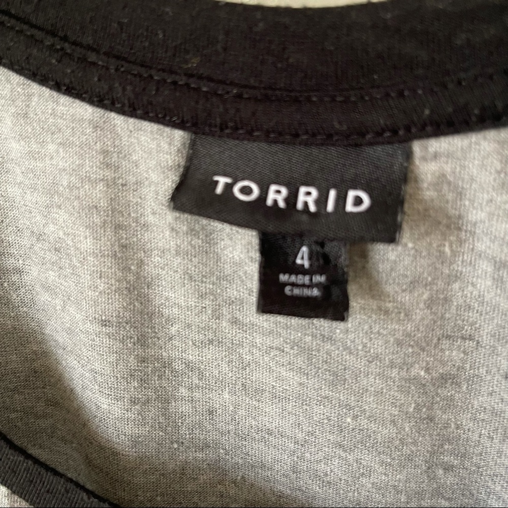 Torrid | Floral Raglan Tee - Picture 3 of 8